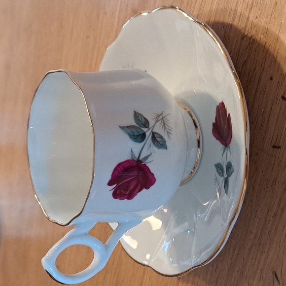 Bone china cup and saucer - Picture 6 of 6
